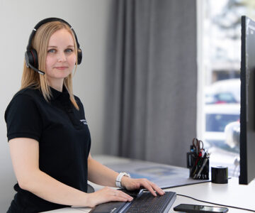 Kvinnlig anställd från Malung-Sälens Elverks kundservice.